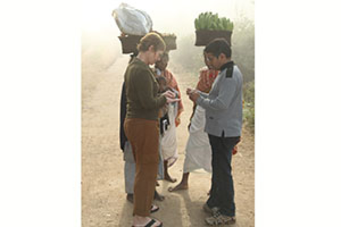 1 Dongariya Tribal Lady coming to market (1)